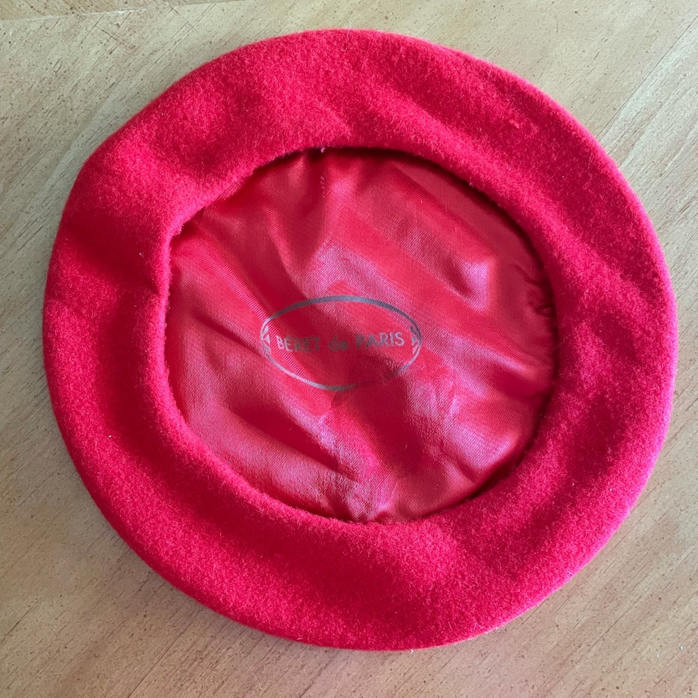 Red Beret de Paris